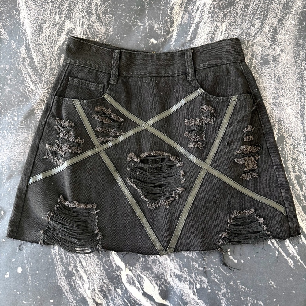 ROMWE Grunge Punk Women's Pentagram Frayed Hem Black Denim Skirt - Small
